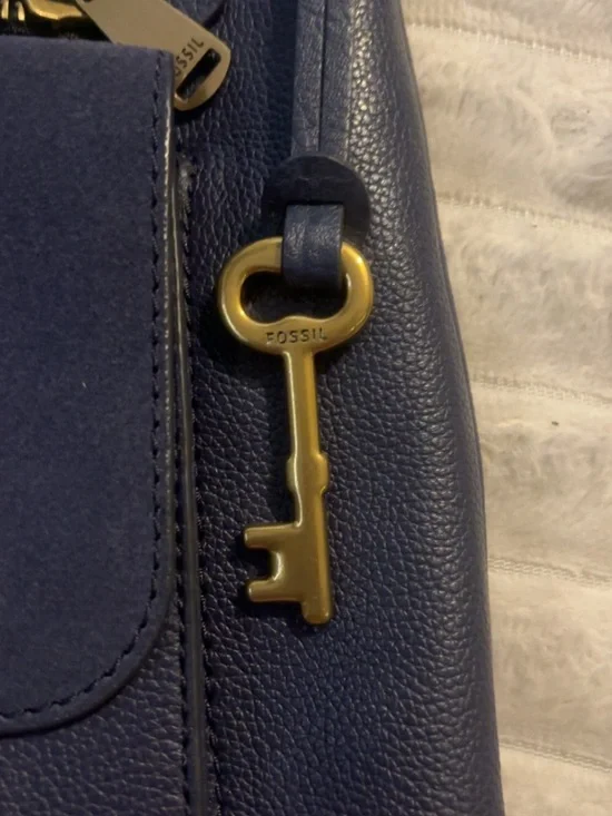 Blue Fossil Kinley crossbody bag with leather and suede accents - Picture 3 of 5